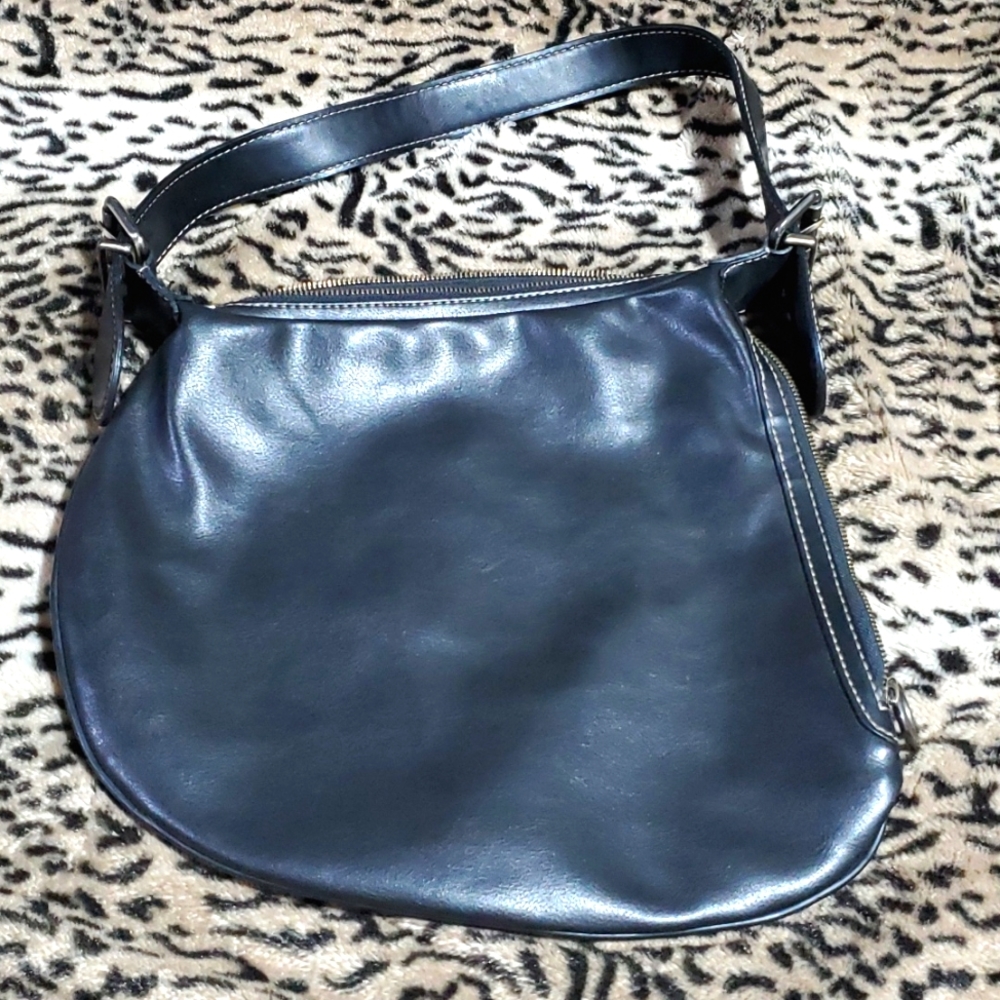 Leather Nine West unique flat shoulder bag🌸